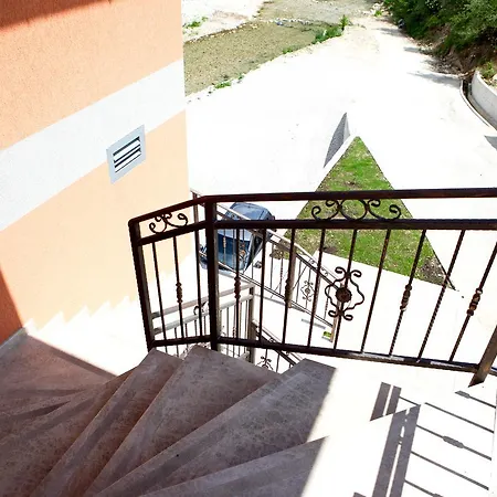 Bijela Motel *